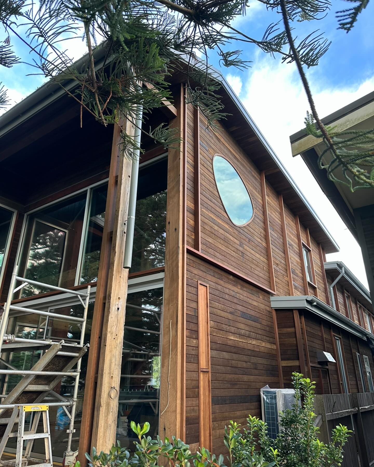 Timber-clad facade and extension by FLYNNBUILD