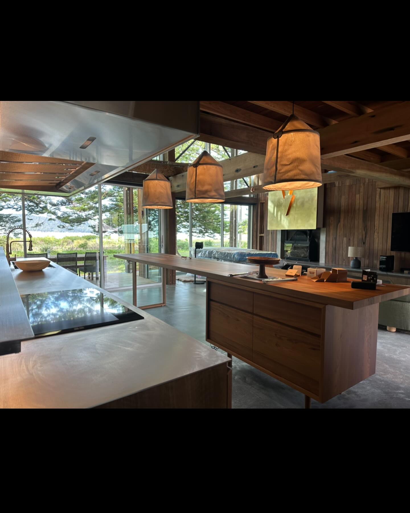 Coastal kitchen renovation by FLYNNBUILD